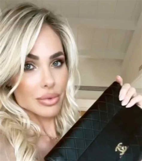 Ilary Blasi, la borsa vintage firmata Chanel costa quanto uno 